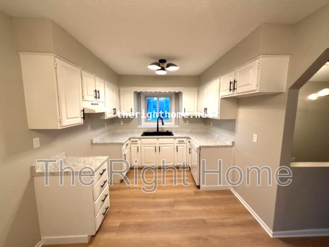 Building Photo - 8617 S 143rd Ave