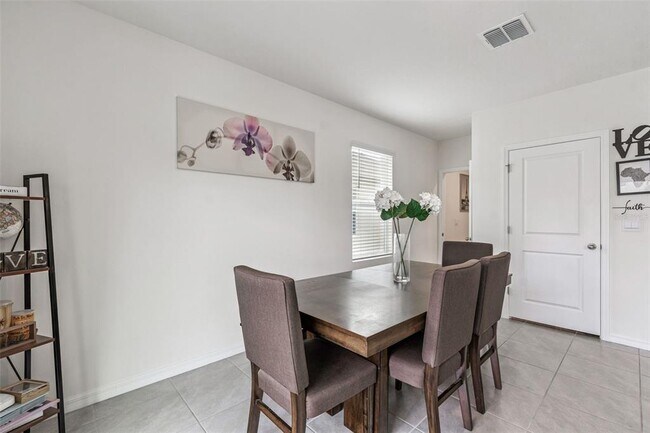 Building Photo - 5667 Chorleywood Ln