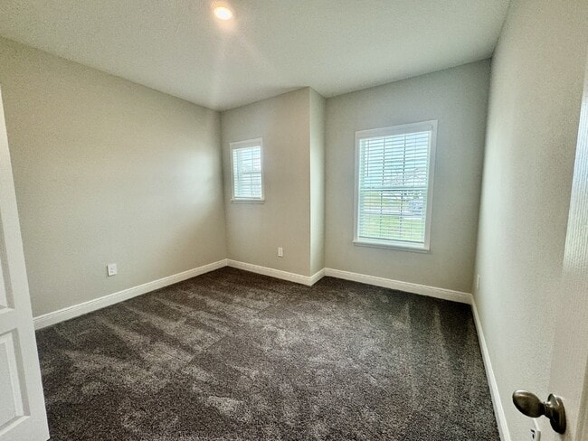 Building Photo - Spacious 4-Bedroom Home in Bradenton, FL
