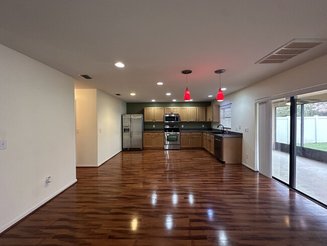 Building Photo - "Spacious 4-Bed, 3-Bath Haven close to L 3...