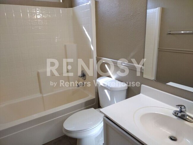 Building Photo - Self-Tour with Rently! Beautiful 3BR + Den Home in Parkwood Ranch!