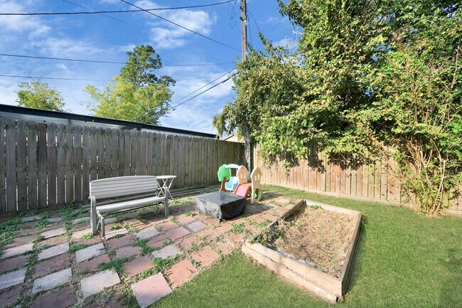 Building Photo - 7032 Conley St