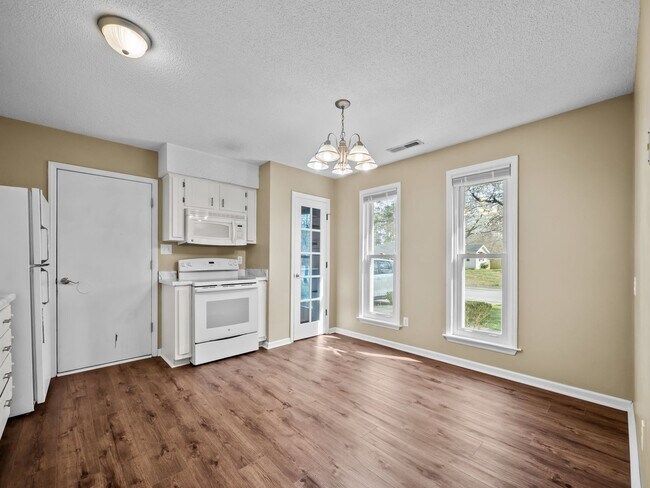 Building Photo - Welcome to Springdale Acres!