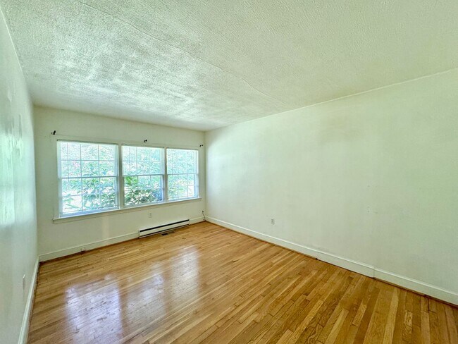 Building Photo - 110 Binford St