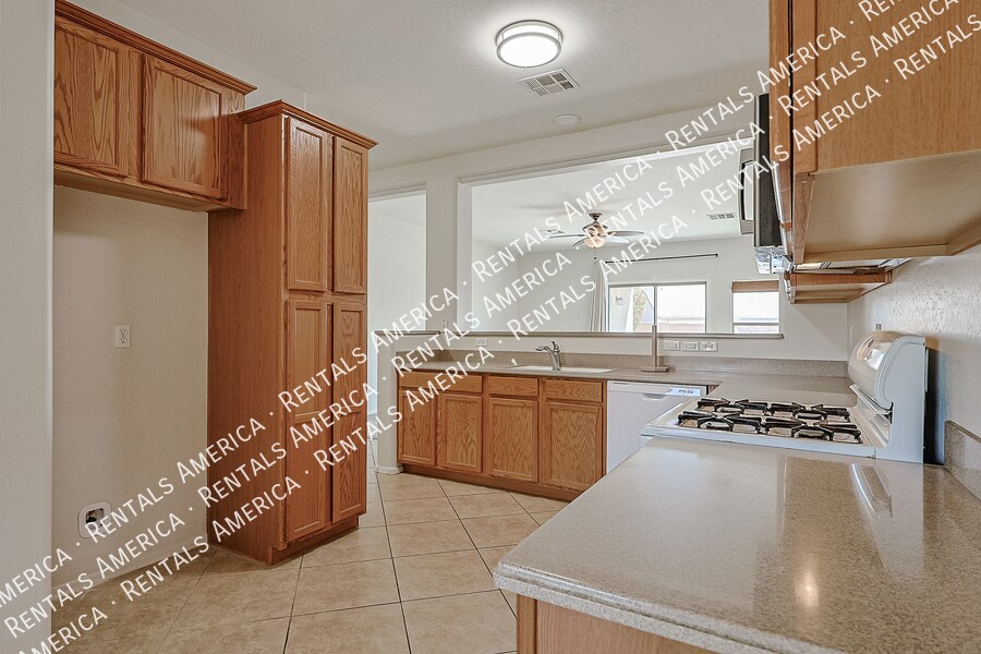 Building Photo - 15289 W Desert Hills Dr