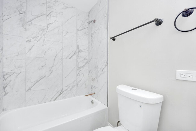 Building Photo - 121 W 63rd St