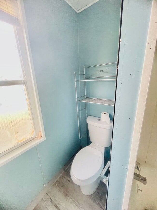 Building Photo - 4 bedroom. 1.5 Bath- Turtle Creek Pa