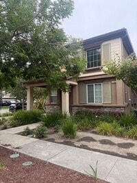 Building Photo - Beautiful 3 Bedrooms 2.5 Bath