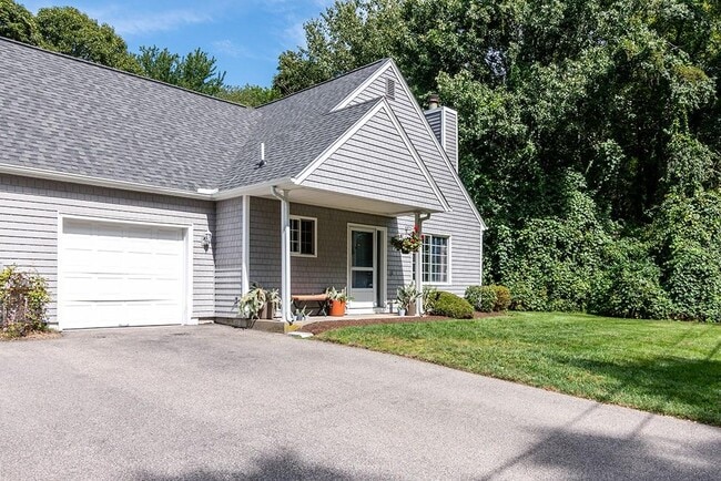 Building Photo - 43 Riverdell Dr