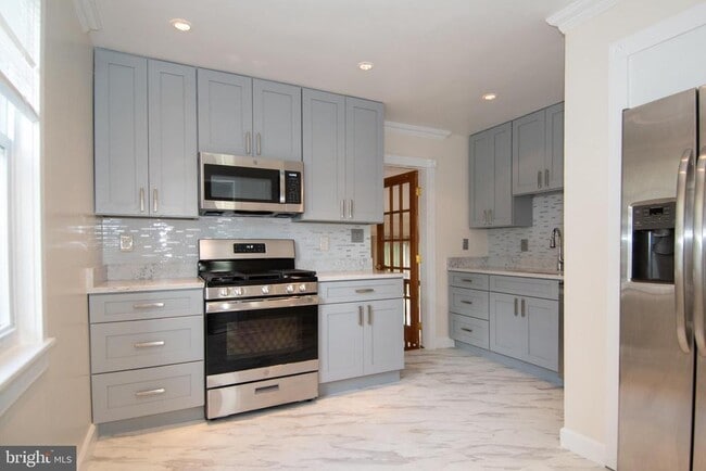 Building Photo - 6733 Gouthier Rd