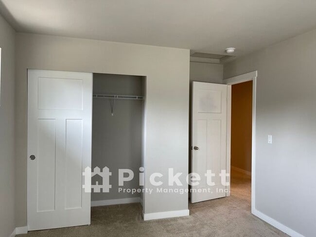 Building Photo - Large 4 Bedroom McCormick Woods Home