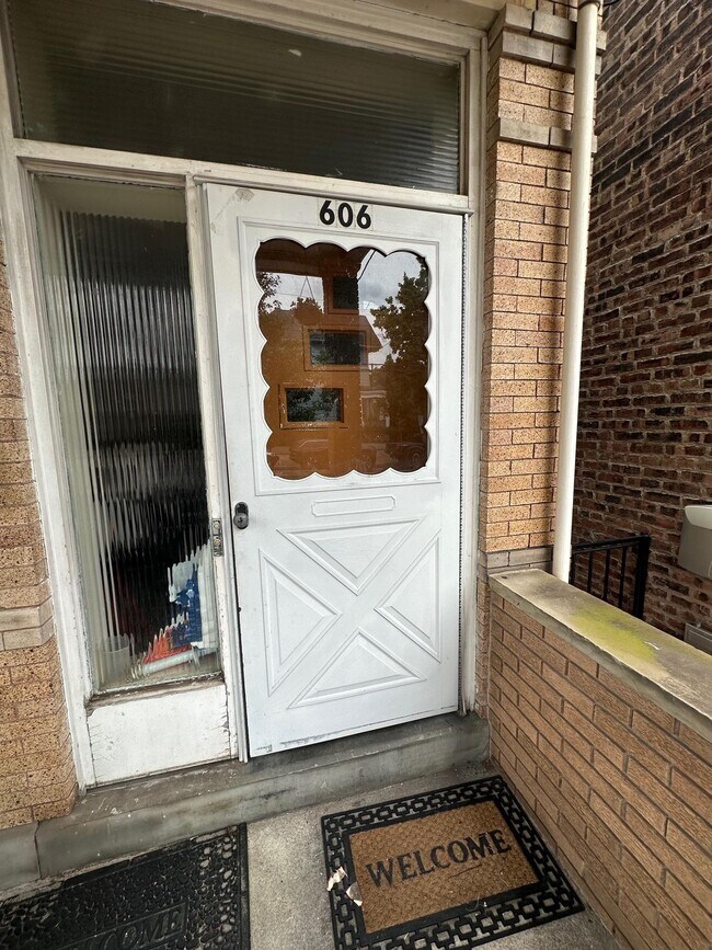 Building Photo - 606 15th St