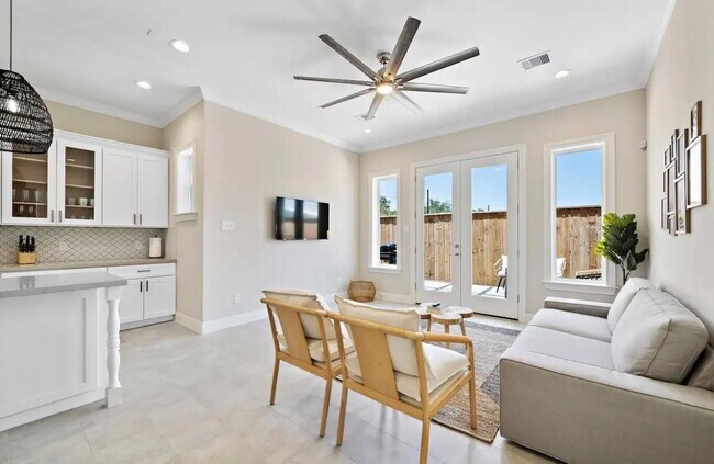 Building Photo - 3703b Bolin Rd