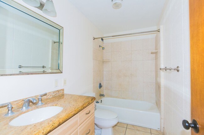 Building Photo - Bishop Manor Unit 22