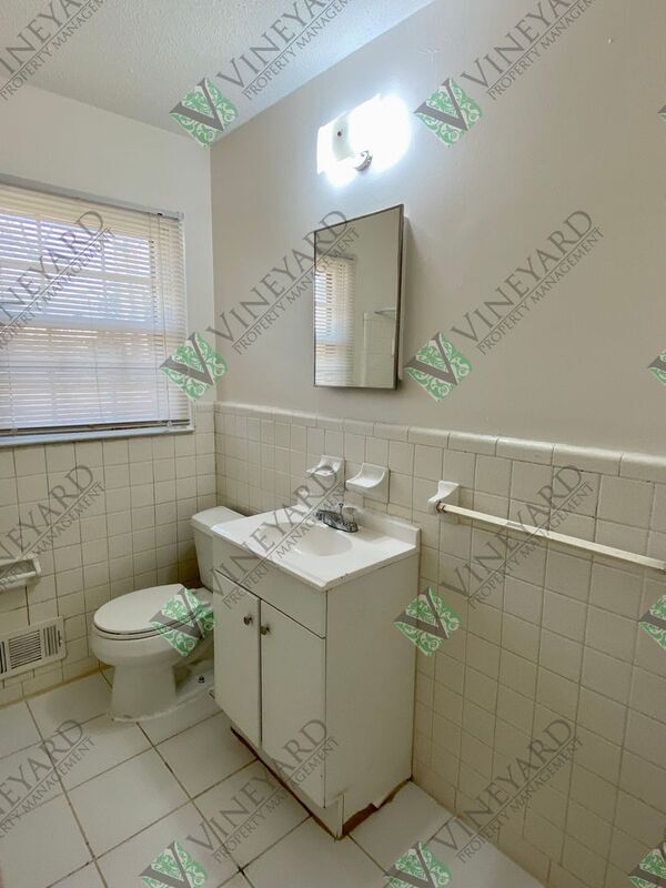 Building Photo - 687 Bounty Dr