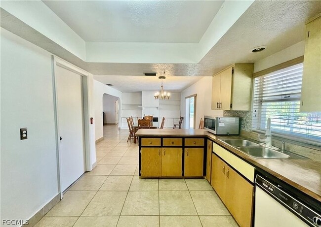 Building Photo - 922 SE 26th Terrace