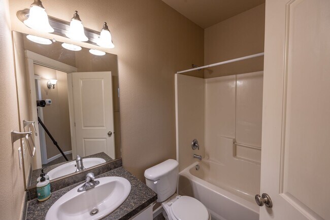 Building Photo - One Level Ranch Home - Three Bedrooms with Central Air / No HOA