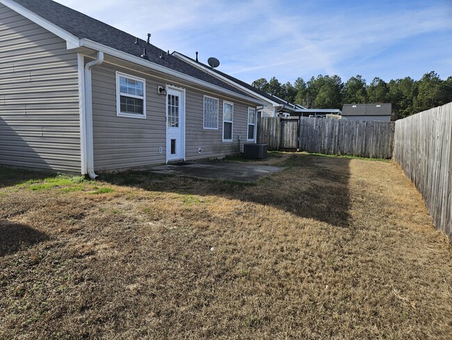 Building Photo - 21 Flower Break Rd