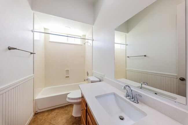 Building Photo - 1812 E South Mountain Ave