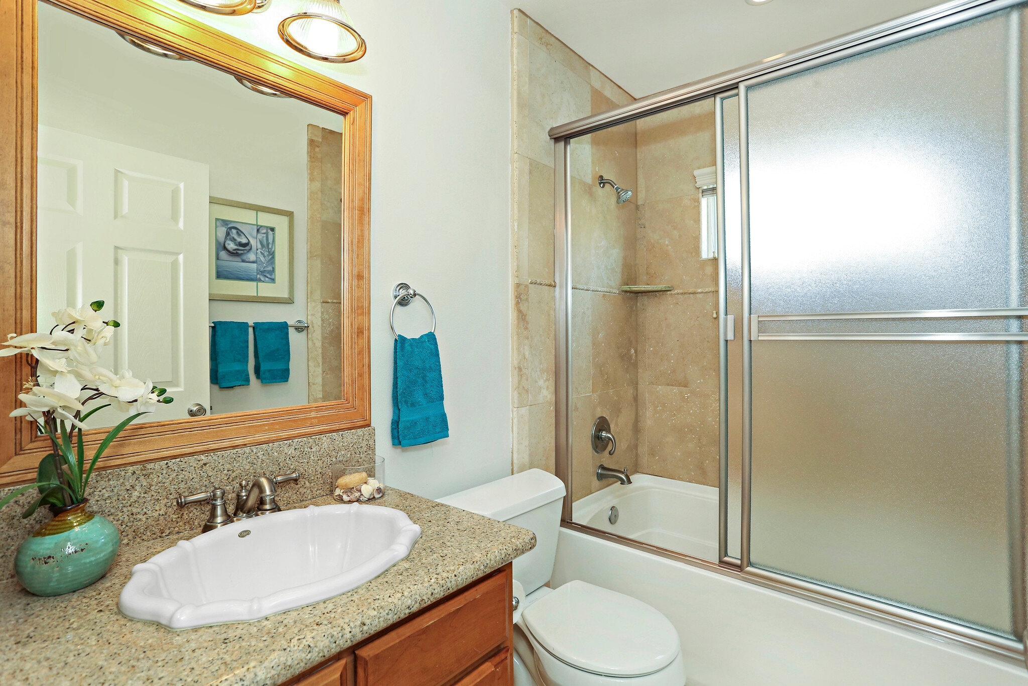 Second Full Bathroom - 3424 Bellevue Ave