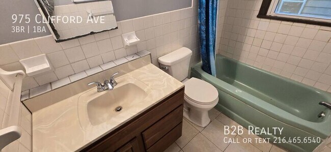 Building Photo - 975 Clifford Ave