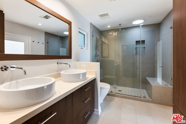 Building Photo - 1617 Roscomare Rd