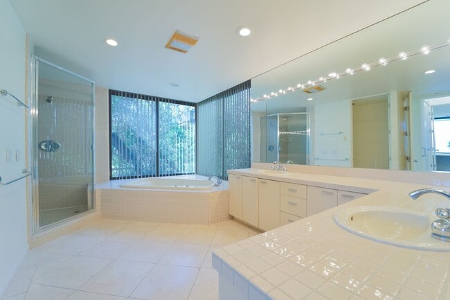 Building Photo - Private, Architect-Designed La Jolla Gem w/ Ocean View! MUST SEE!!!