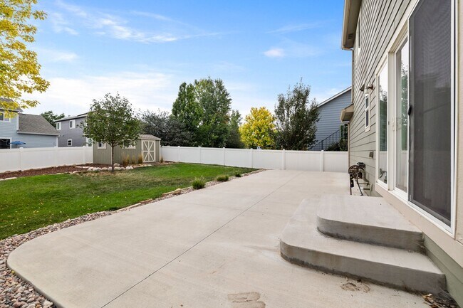 Building Photo - 5 Bed 3.5 Bath Home in Maple Hills Available Now!!