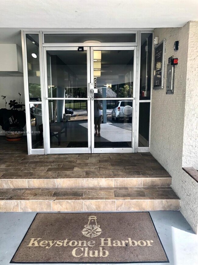 Building Photo - 13155 Ixora Ct