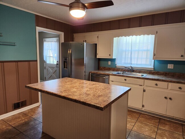 Building Photo - 104 Linwood Dr