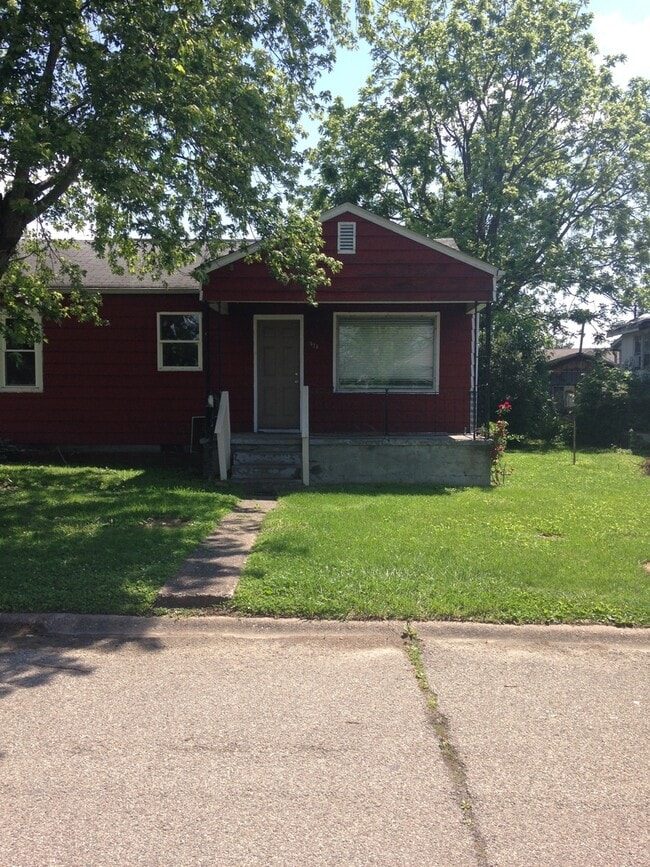 Building Photo - 2 Bedroom 1 Bath St. Albans Home with Fenc...