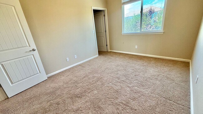 Building Photo - 12011 Country Garden Dr
