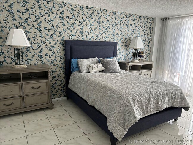 Building Photo - 4020 Galt Ocean Dr