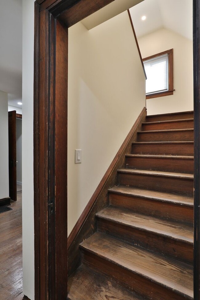 Building Photo - 2104 Iuka Ave