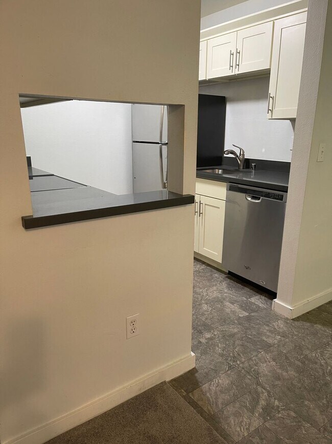 Building Photo - Ground Floor unit with a nice upgrade and small fenced Patio