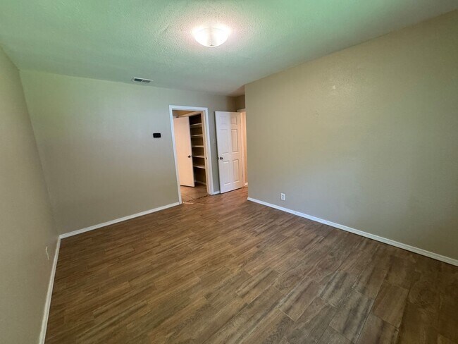 Building Photo - 10138 Inridge