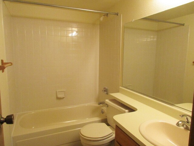 Building Photo - 921 S Zeno Way