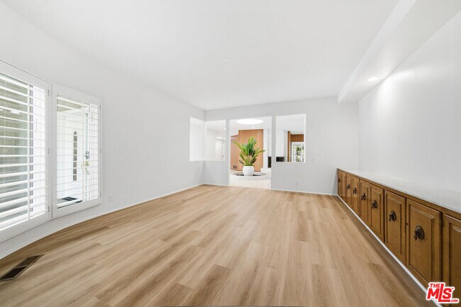 Building Photo - 8900 Alto Cedro Dr