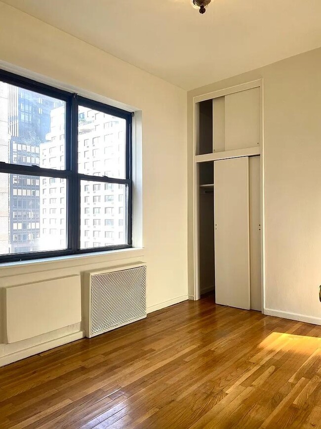 Building Photo - 301 E 49th St