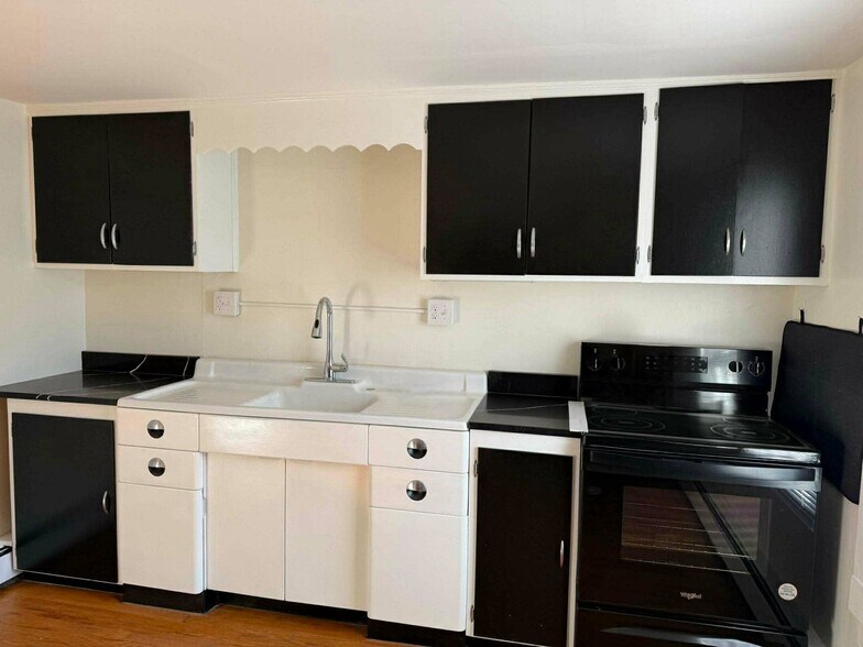 New Marble Countertop & Oven - 344B W Patrick St