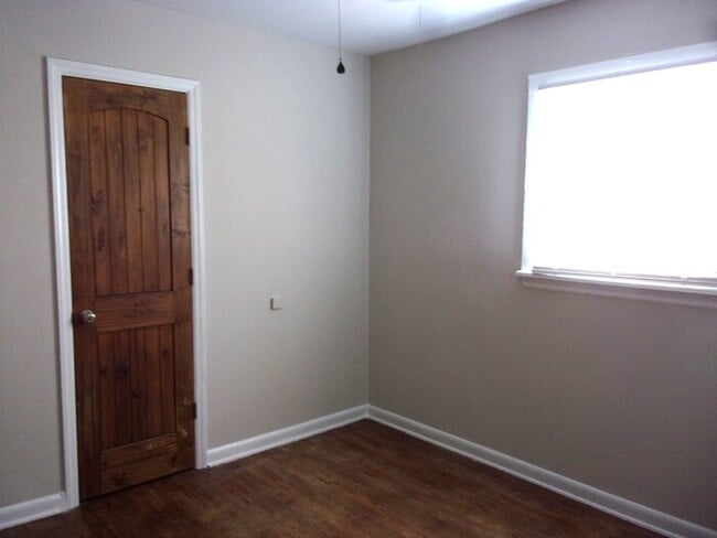 Building Photo - Recently Refreshed 2 Bedroom 1 Bath Home Minutes from Uptown Charlotte