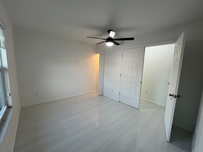 Building Photo - 18113 Cochran Blvd