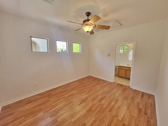 Building Photo - 47 Fountainhead Cir