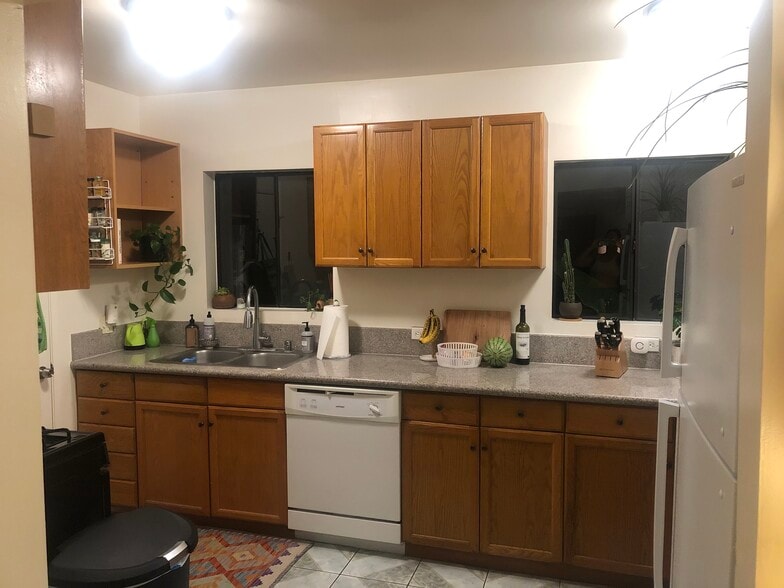 Kitchen - 910 North Vendome Street