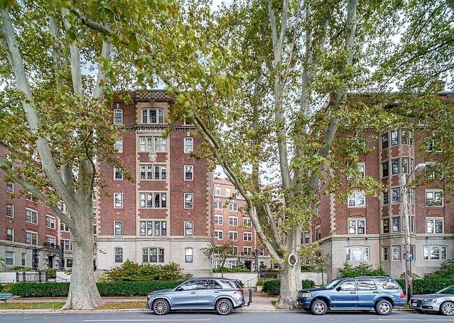 Building Photo - "Spacious 2-Bed, 2-Bath Gem in Cambridge - 1537 Sq Ft of Comfort & Style!"