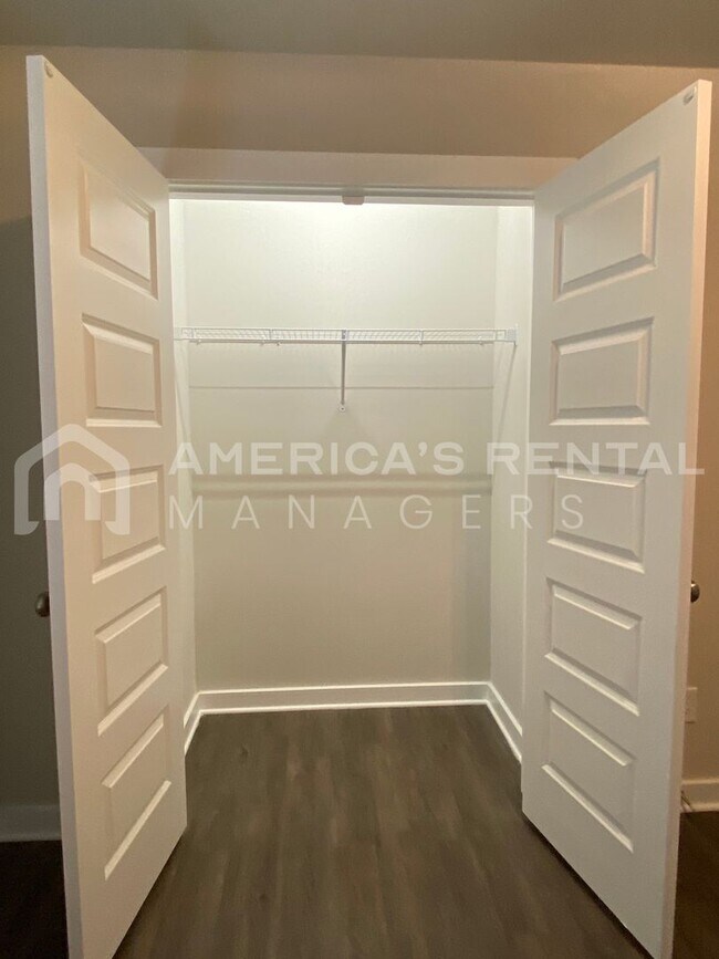 Building Photo - Home for Rent in Jemison, AL! Available to View!