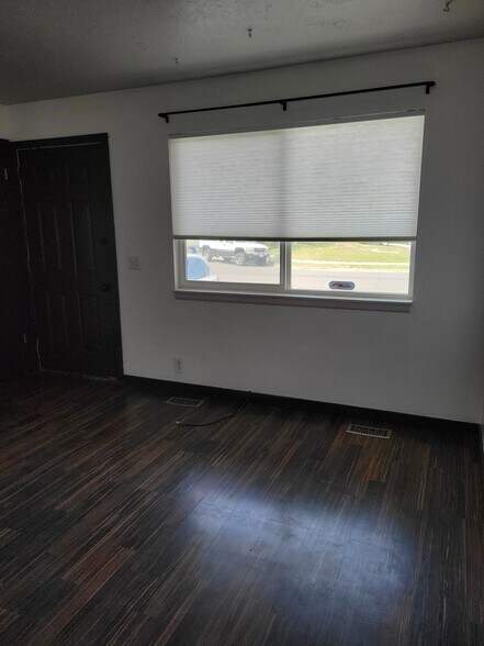 Building Photo - 8095 Twain Cir