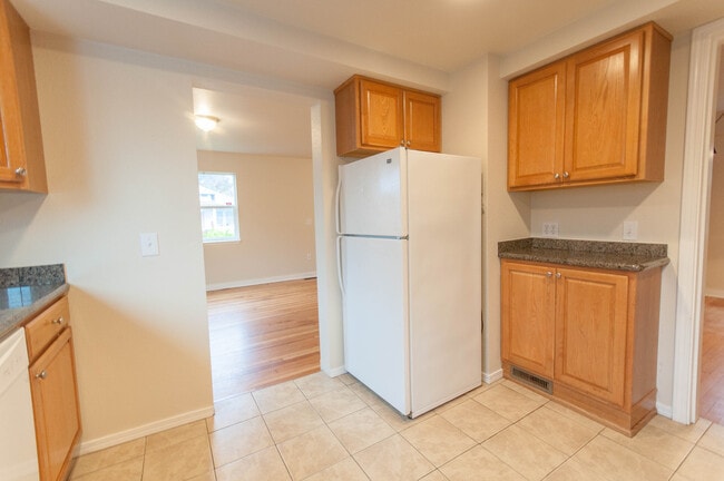 Building Photo - Charming 2-Bedroom, 2-Bathroom House on So...