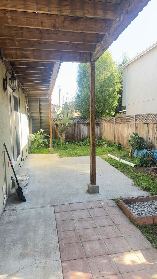 Building Photo - Charming 3 bedrooms 1.5 bath lower level