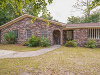 Building Photo - 2116 Greenoaks Rd